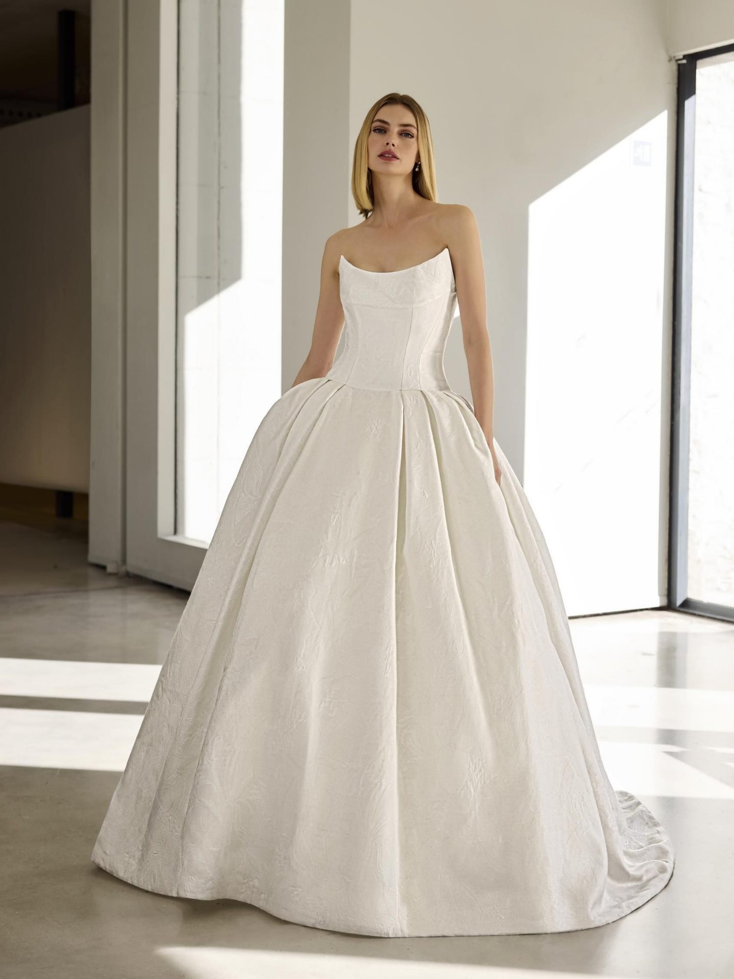 Pronovias — Valley
