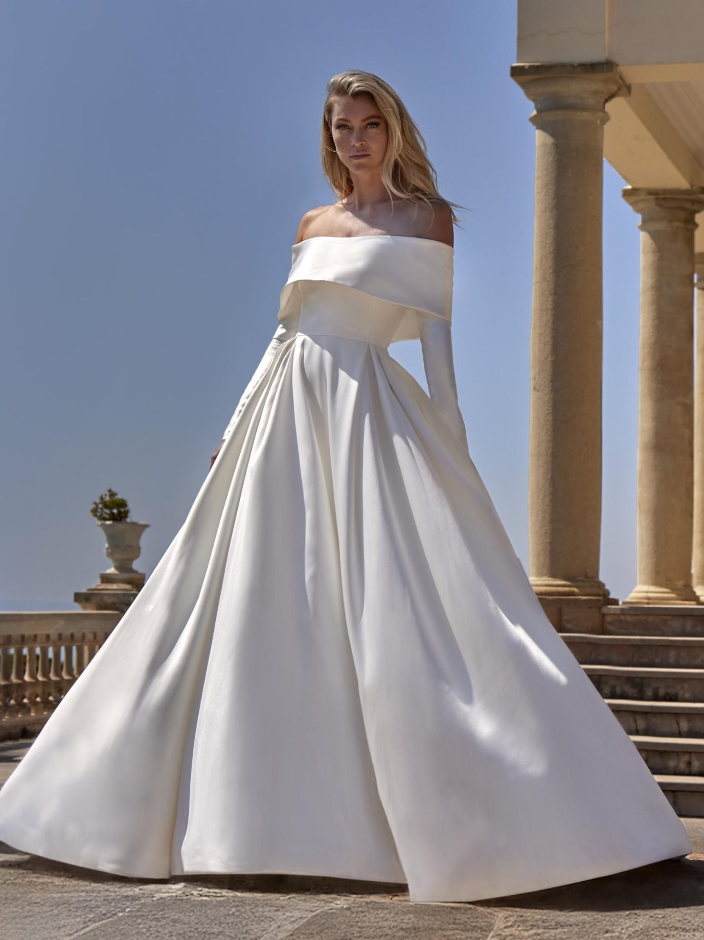 Pronovias — Delvine